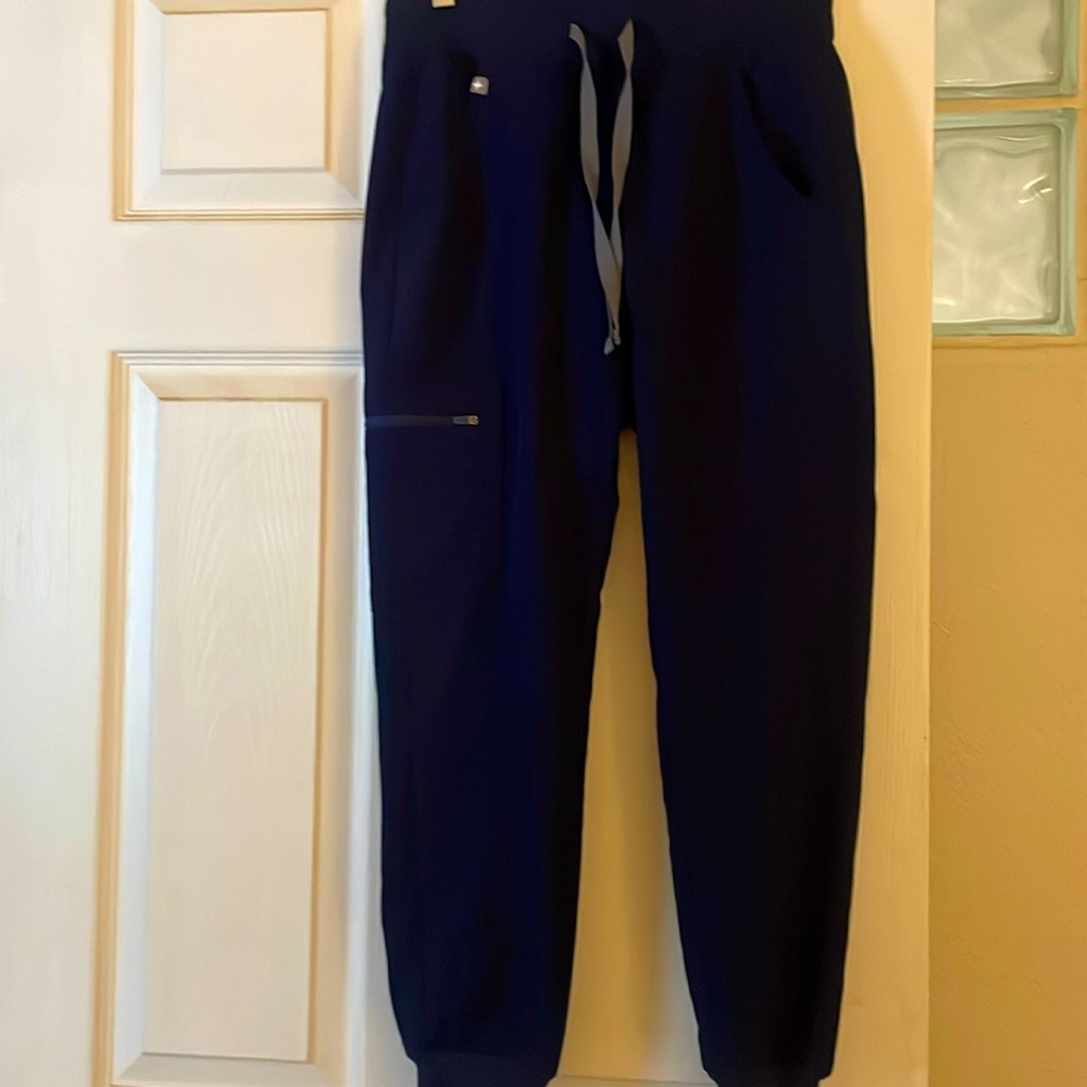FIGS. Never worn. Extra extra small (xxs) petite navy jogger scrubs.